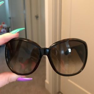 GUCCI SUNGLASSES LIKE NEW!!!